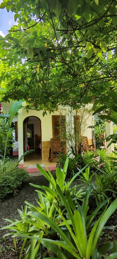 Cabinas Tito Cahuita Exterior foto