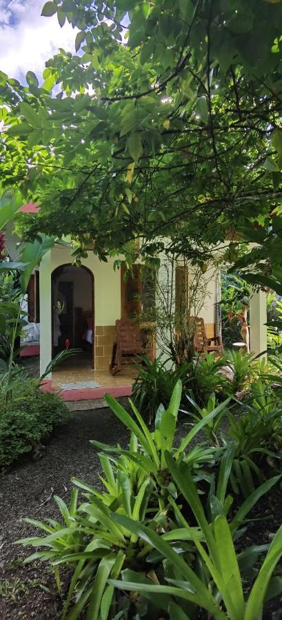 Cabinas Tito Cahuita Exterior foto