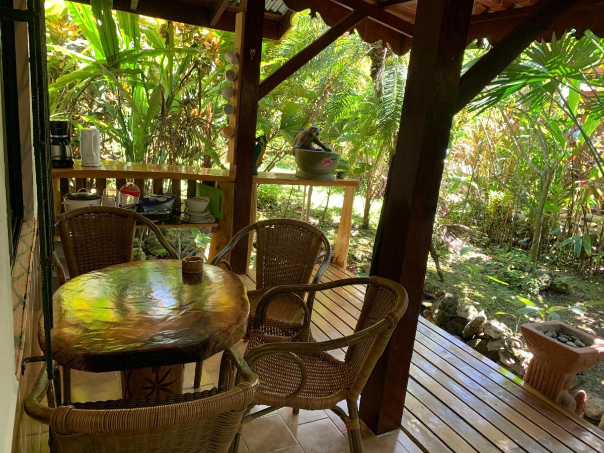 Cabinas Tito Cahuita Exterior foto